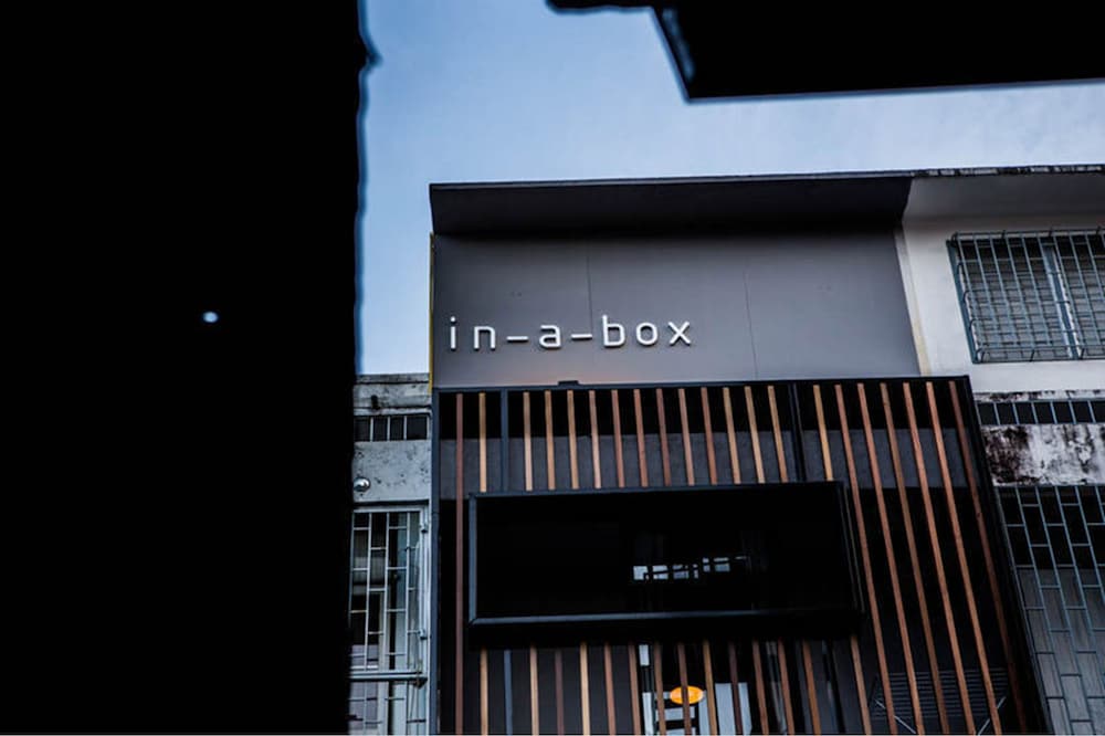 In A Box Hostel 2/65