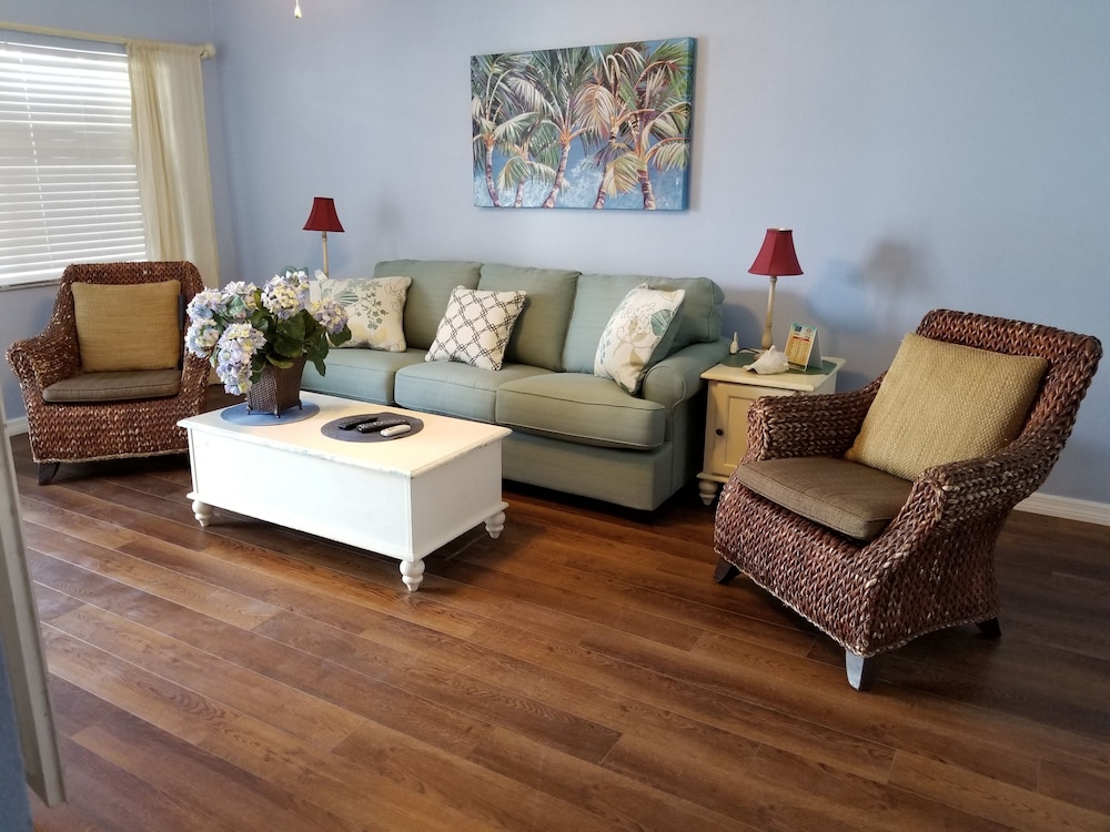 Royal North Beach All Suites 39/57