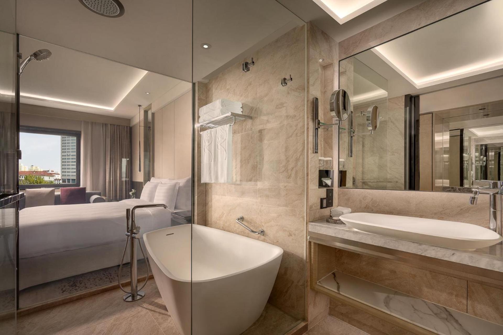 غرفة تنفيذية بسرير كينج وسرير كوين بإطلالة على النهر، Kempinski Hotel Beijing Yansha centre 2/3