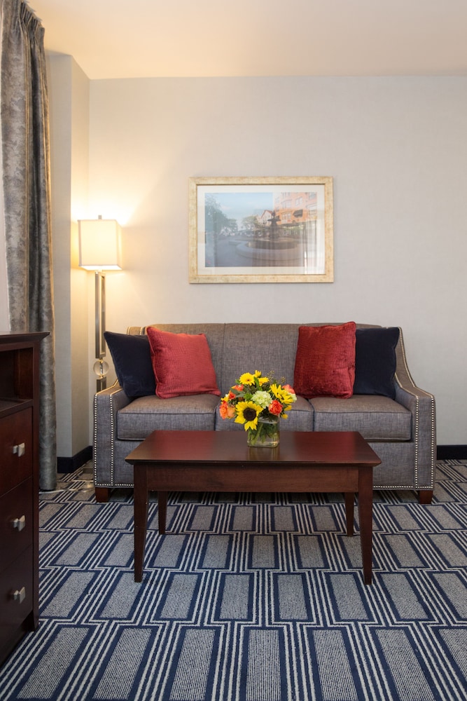 Hampton Inn & Suites Providence Downtown 30/50