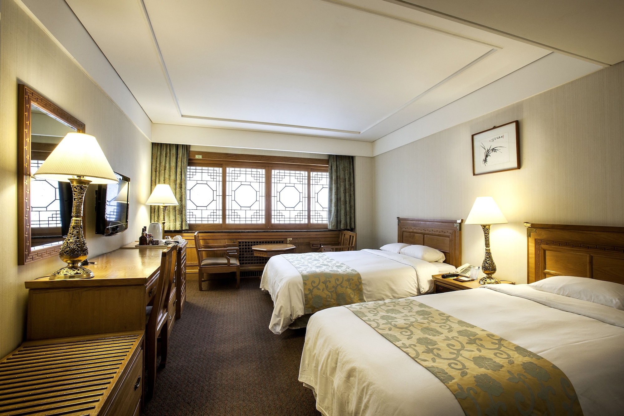 BUSINESS, TWIN BEDS, CITY VIEW