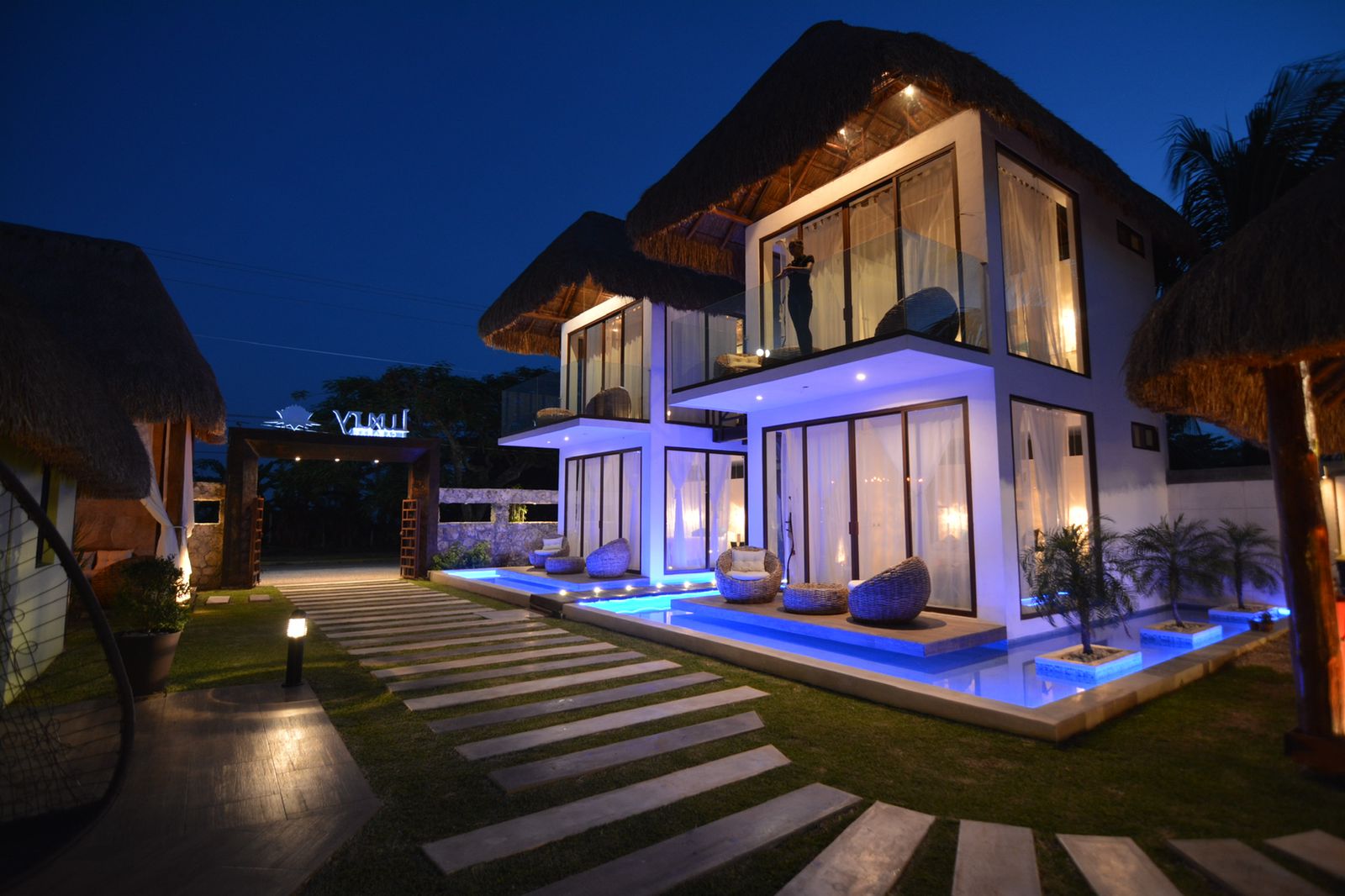Cabanas Luxury 3/50