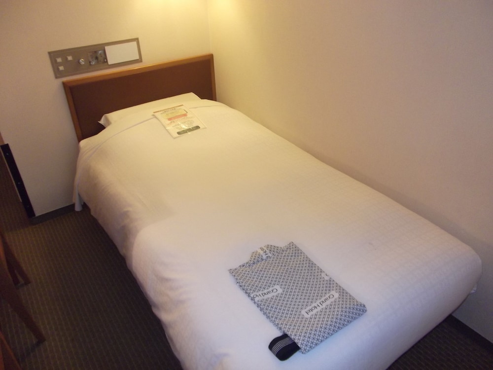 Ichikawa Grand Hotel 7/38
