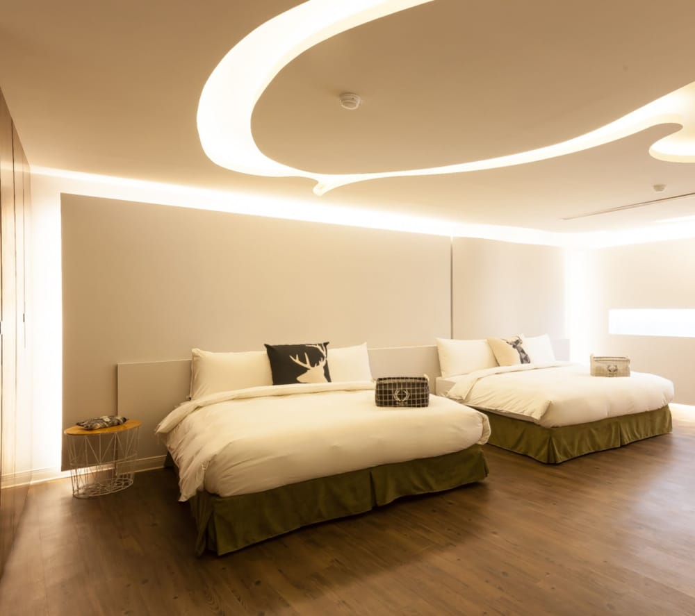 Deluxe, Suite, 1 Double and 2 Queen Beds