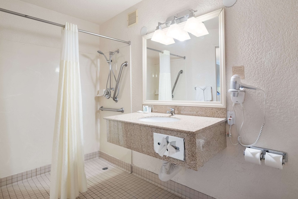 Quality Inn Suites Lake Havasu City 14/55