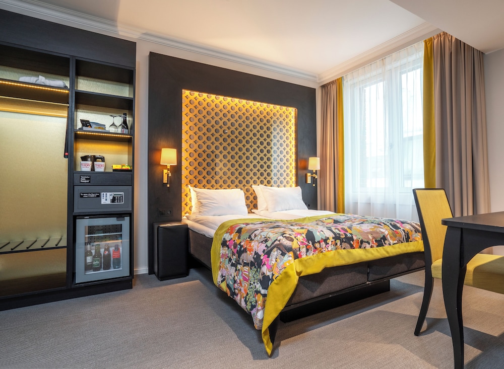 STANDARD, DOUBLE BED, ACCESSIBLE
