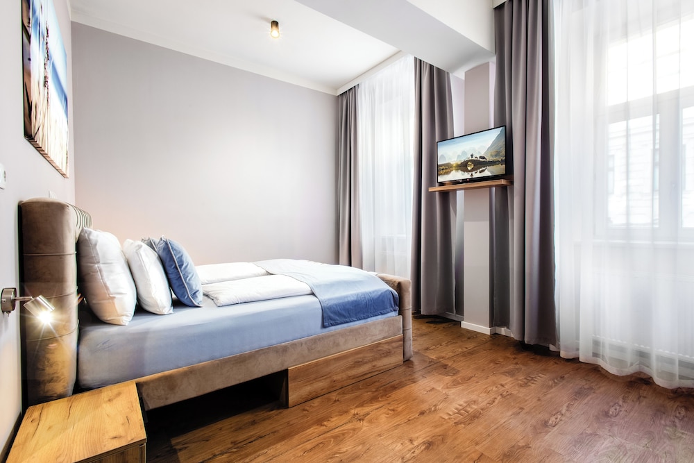 STANDARD, DOUBLE BED, NORTH WING, GROUND FLOOR