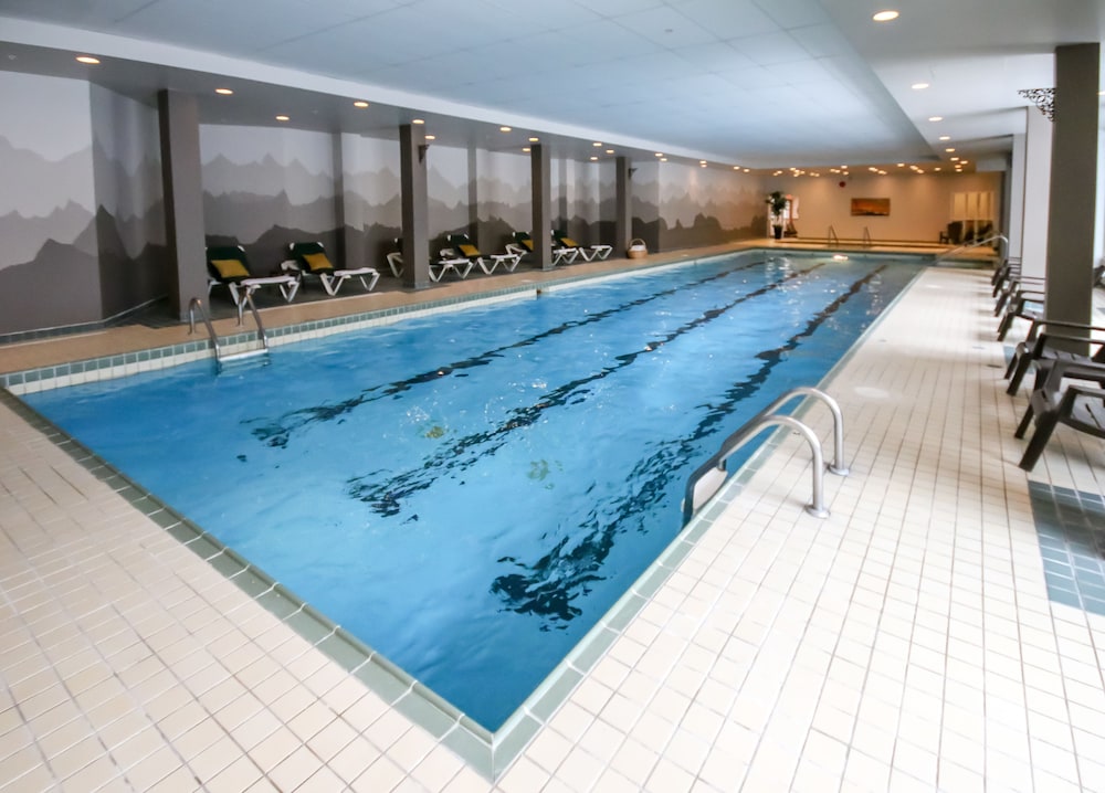 LE GRAND LODGE MONT-TREMBLANT 5/69