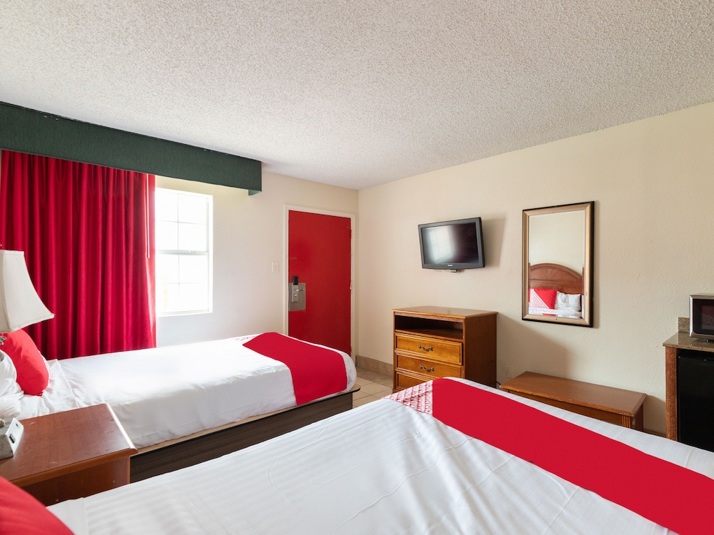 OYO Hotel San Antonio Lackland near Seaworld 12/34