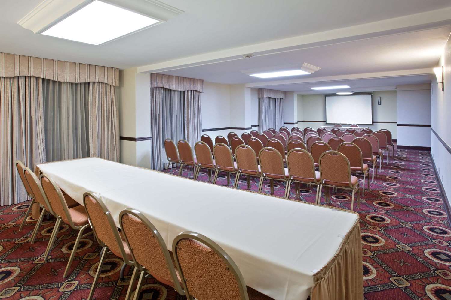 La Quinta Inn & Suites by Wyndham Downtown Conference Center 33/33
