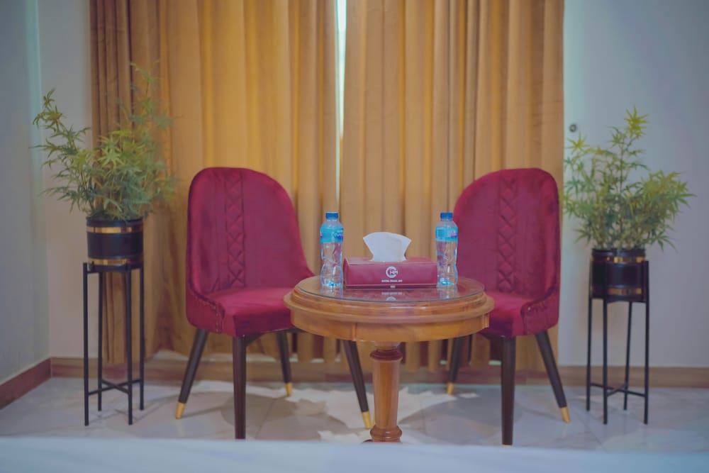 Hotel Pearl Inn 54/64