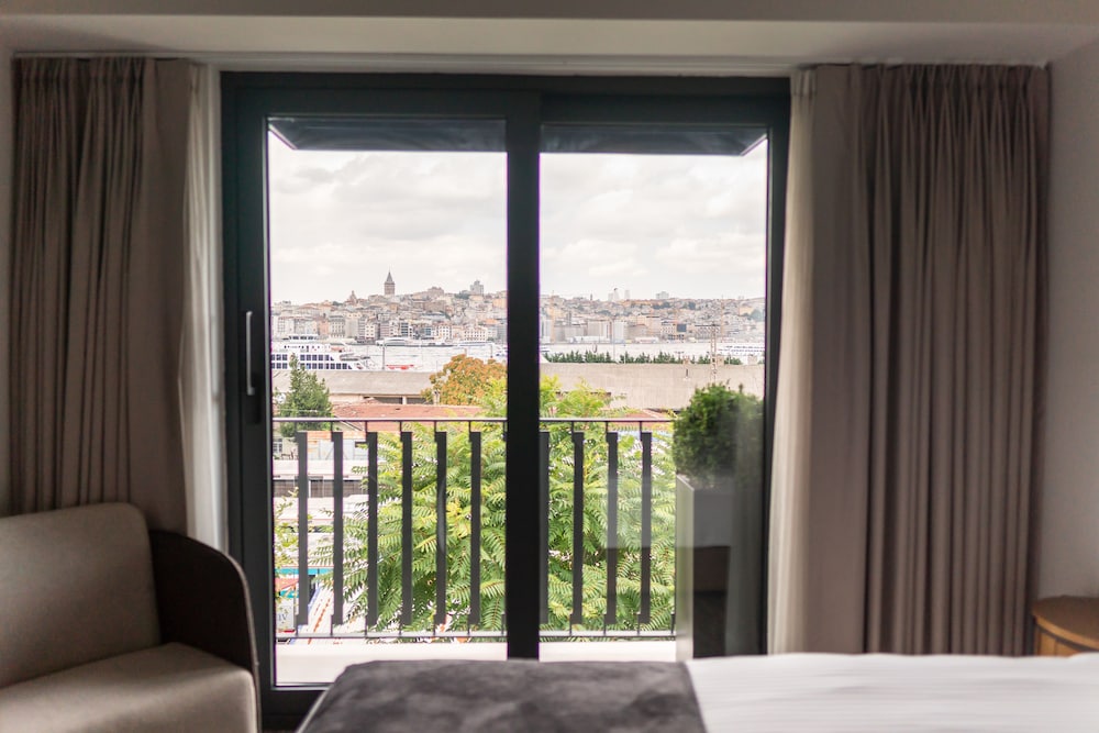 Meg Hotel 15/50