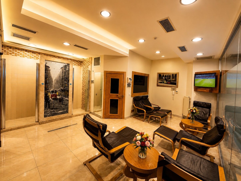 Glk Premier Regency Suites And Spa 53/74