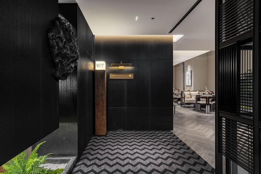 Borrman Hotel (Guangzhou Tianhe Sports Center Linhe West Metro Station) 39/56