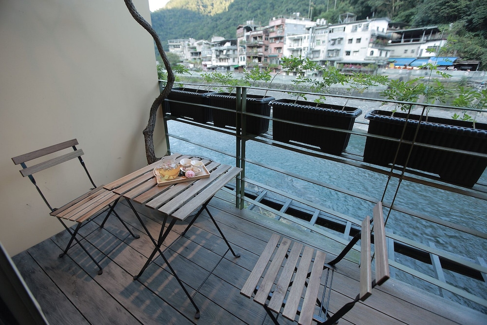Wulai shuan Hot Spring House 5/20