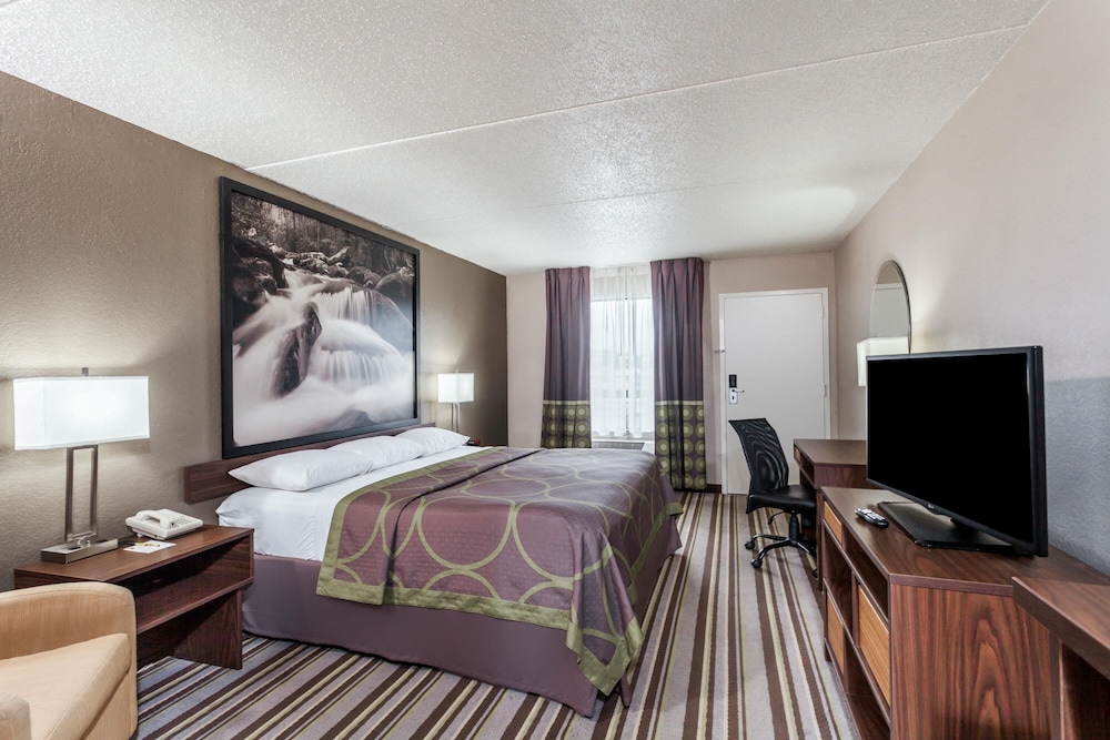 Super 8 by Wyndham Pigeon Forge Dollywood Lane 17/56