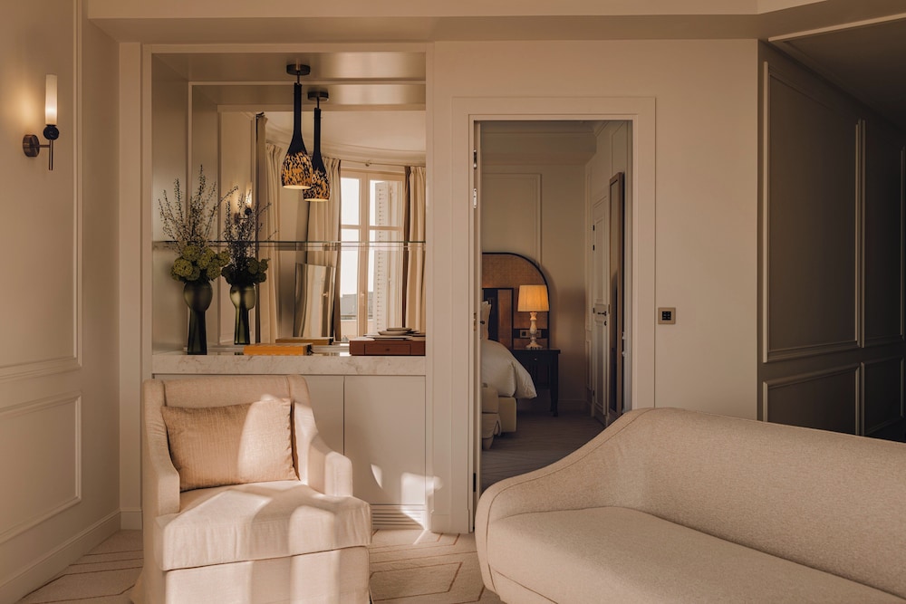 جناح بسرير فردي بإطلالة على الحديقة بغرفة نوم واحدة مع أريكة، Carlton Cannes, a Regent Hotel 2/3