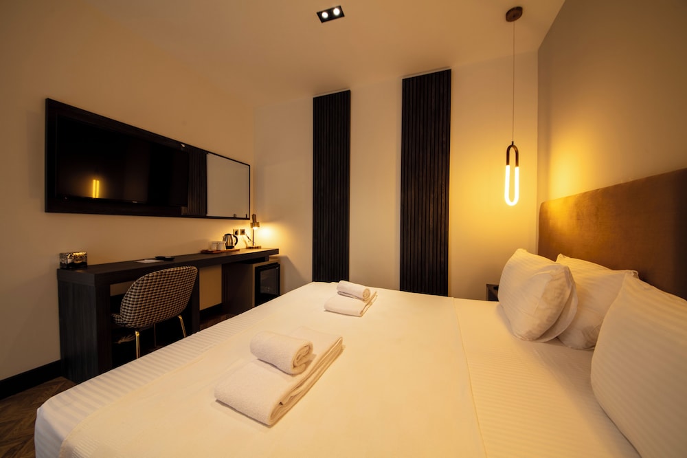 V CENTER HOTEL 24/65