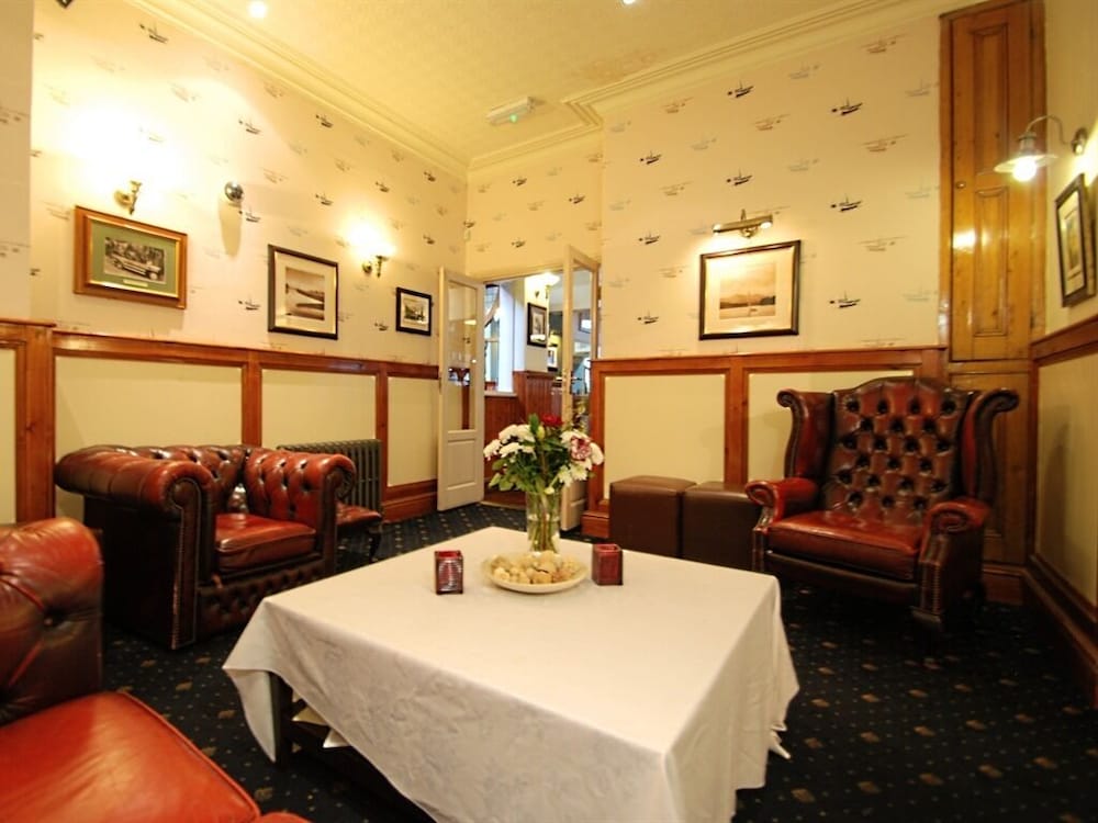 The Gladstone 24/31