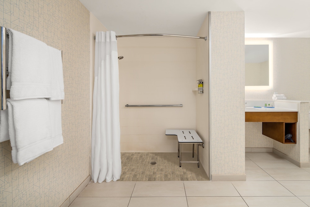 Holiday Inn Express Ft Lauderdale Cruise Airport 22/55