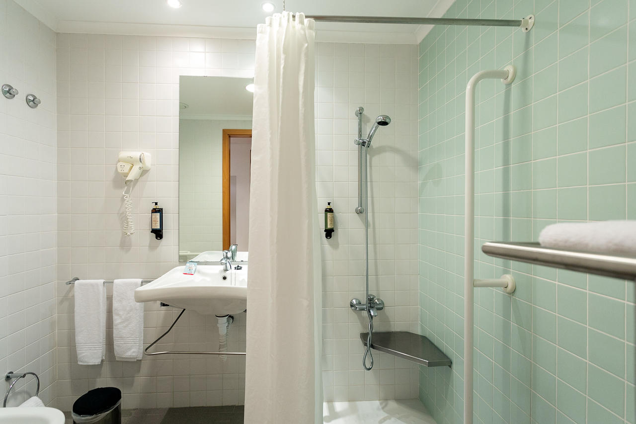 Antillia Hotel 126/127