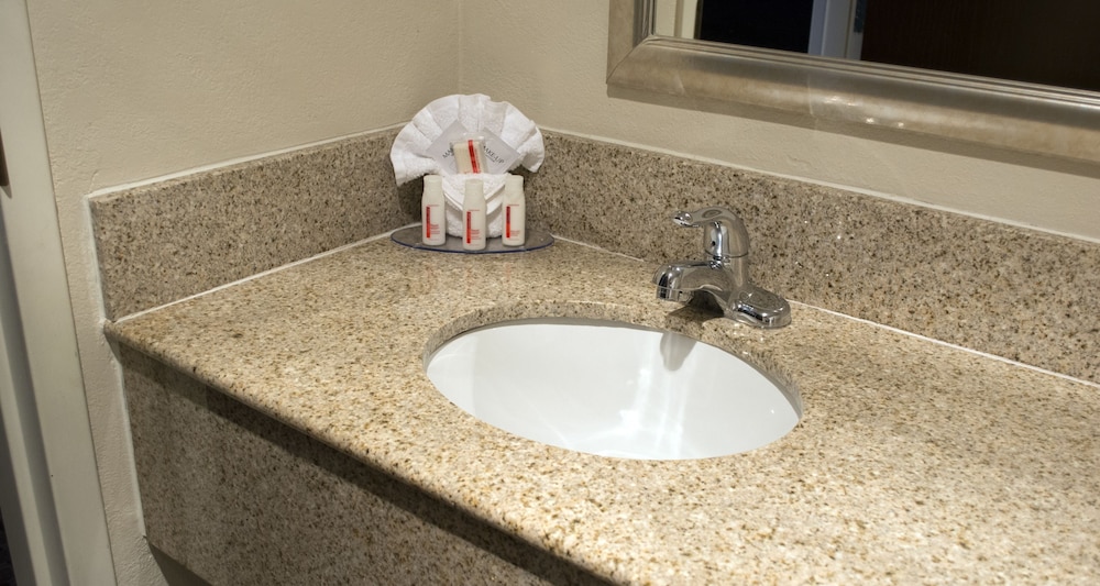 Baymont By Wyndham East Windsor Bradley Airport 37/40