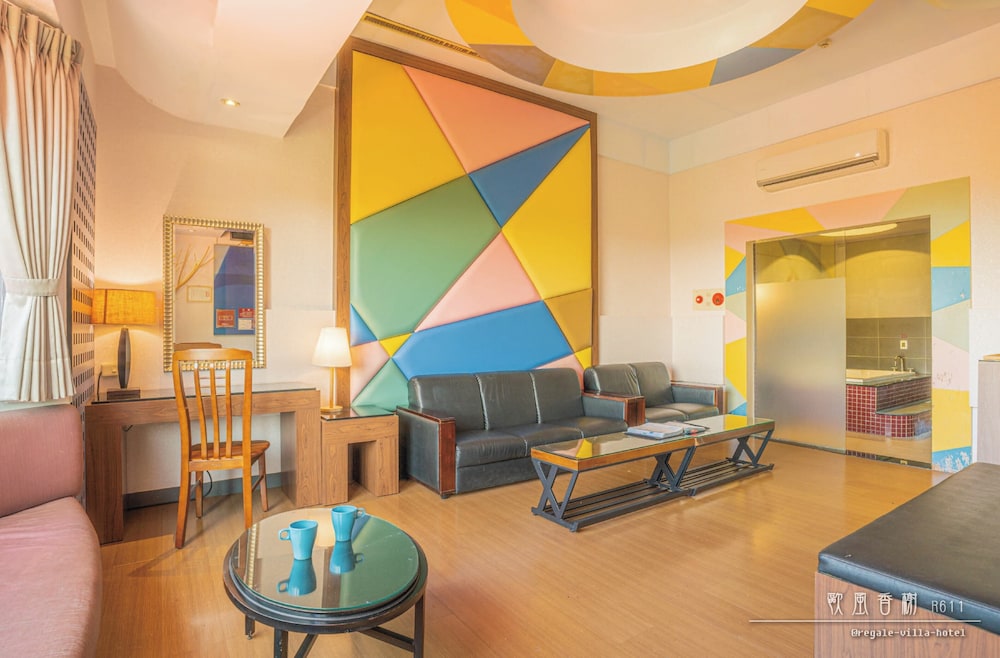 Regale Villa Hotel 54/73