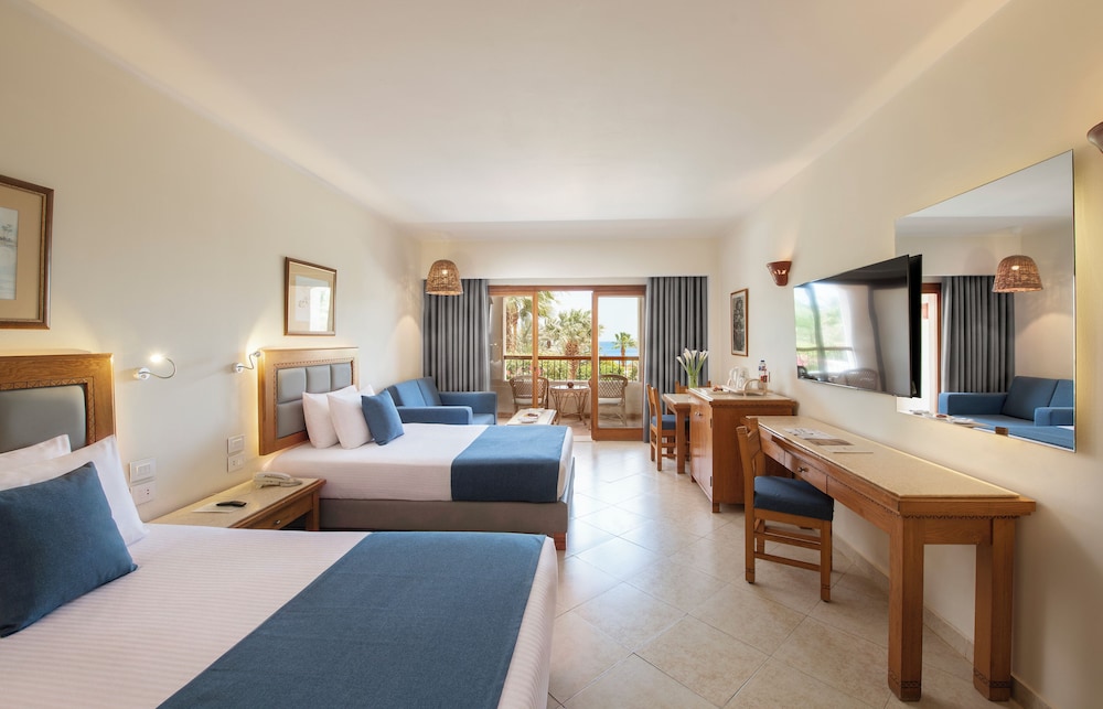 West Bay, Premium, Double Bed, Sea View, Adult Only، Fort Arabesque Beach Resort 4/6