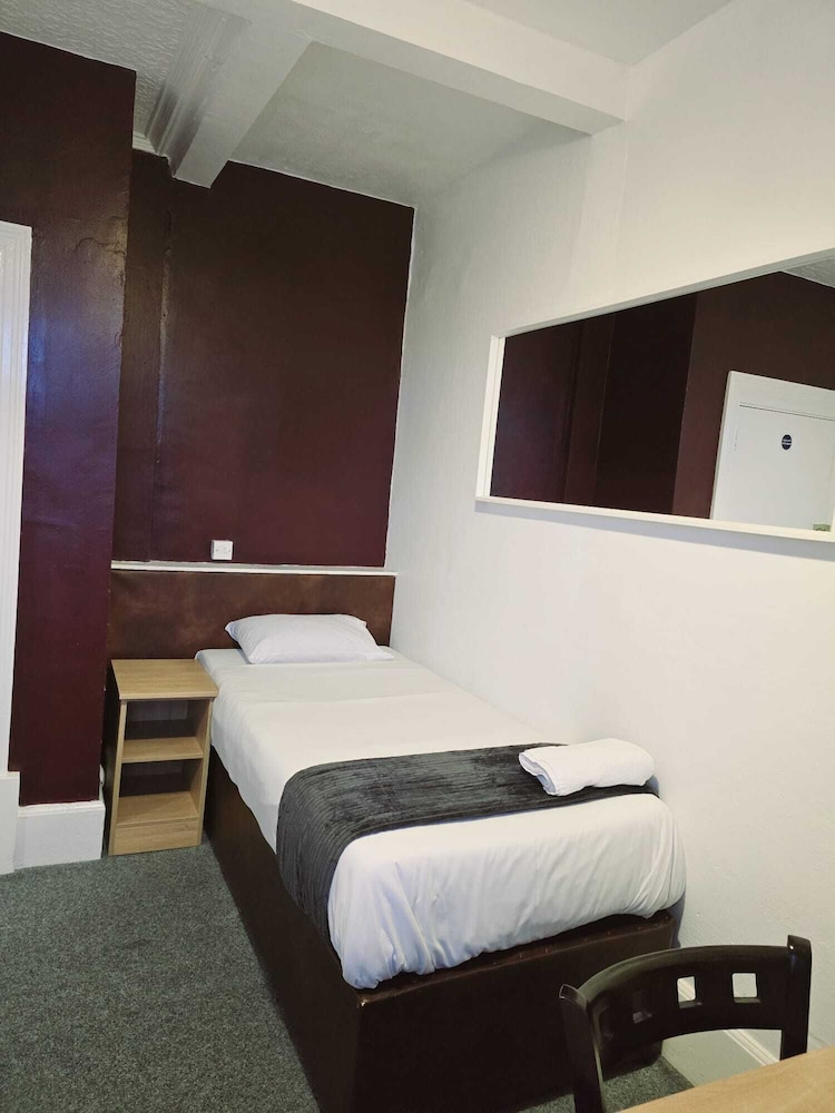 Kingswood Hotel 14/25