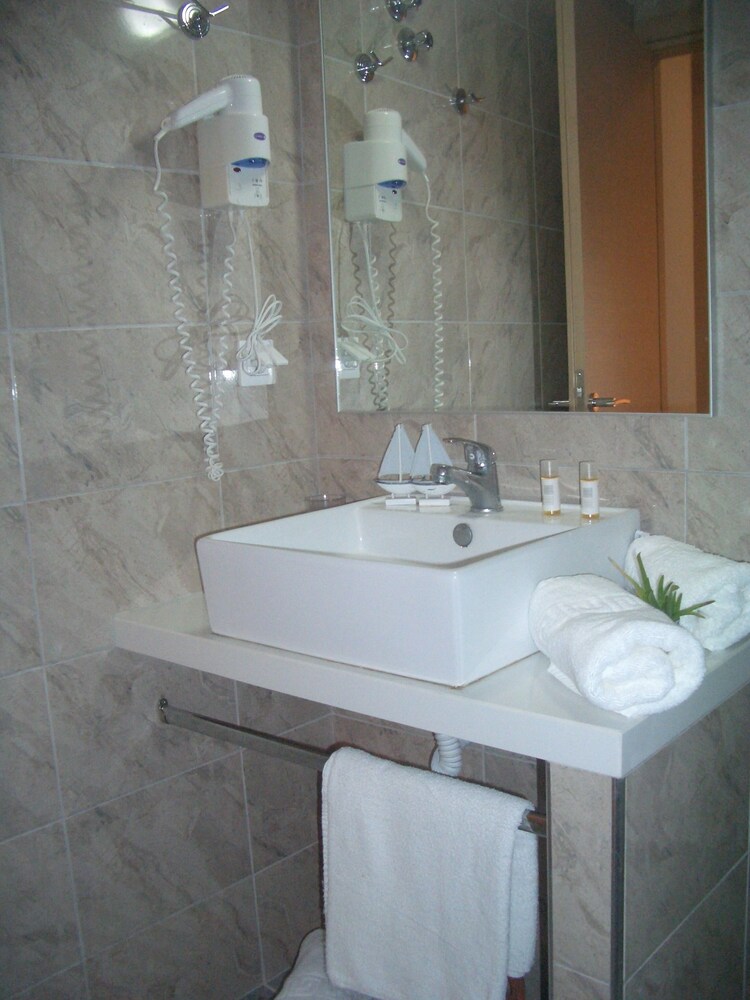 Voula Hotel 20/74
