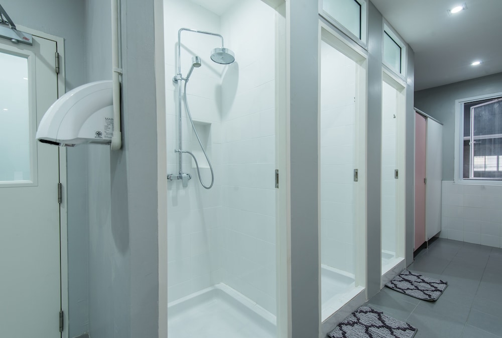 Siam Stadium Hostel 52/54