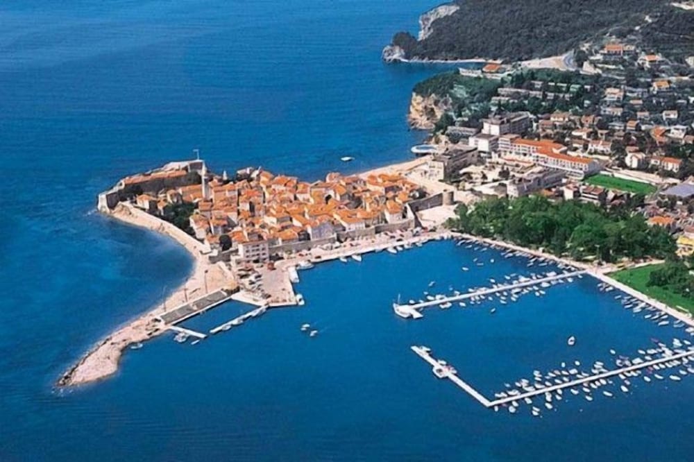 Astoria Budva 54/59