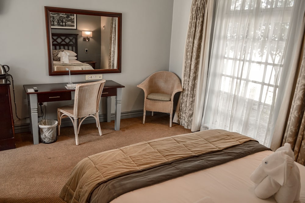 غرفة قياسية بسريرين منفصلين، Indaba Hotel 3/8