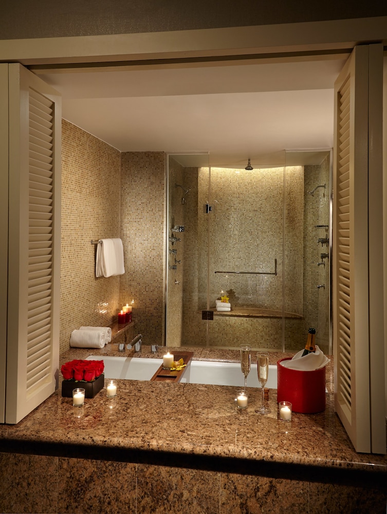 Seminole Hard Rock Hotel & Casino Hollywood 24/83