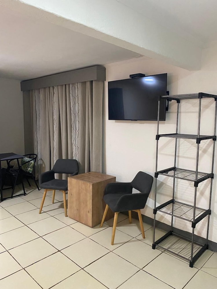 Berlor Airport Inn 38/50