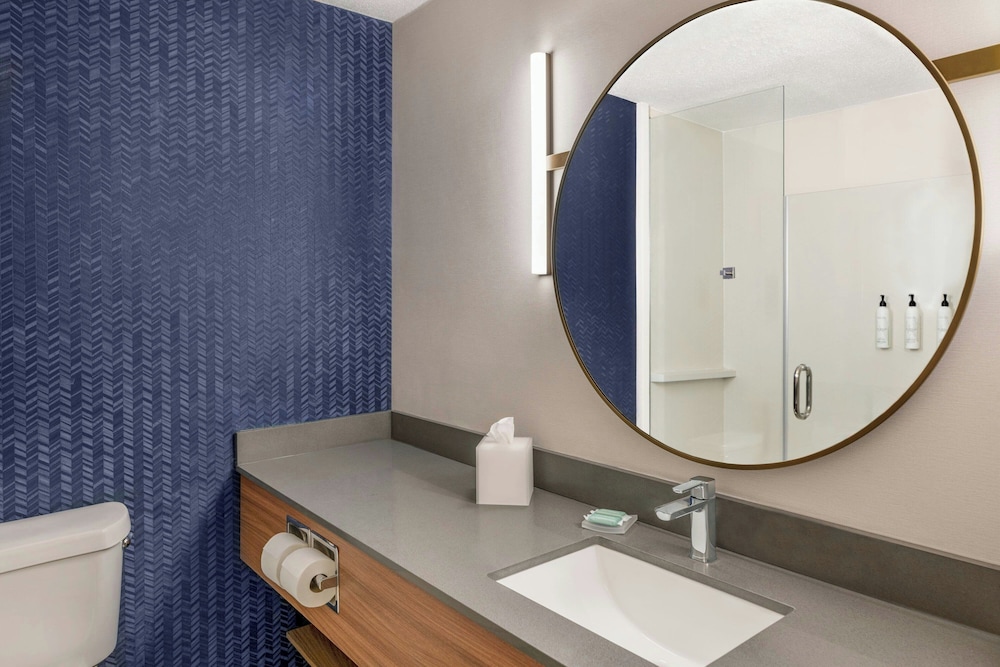 Fairfield Inn & Suites Saginaw 43/45