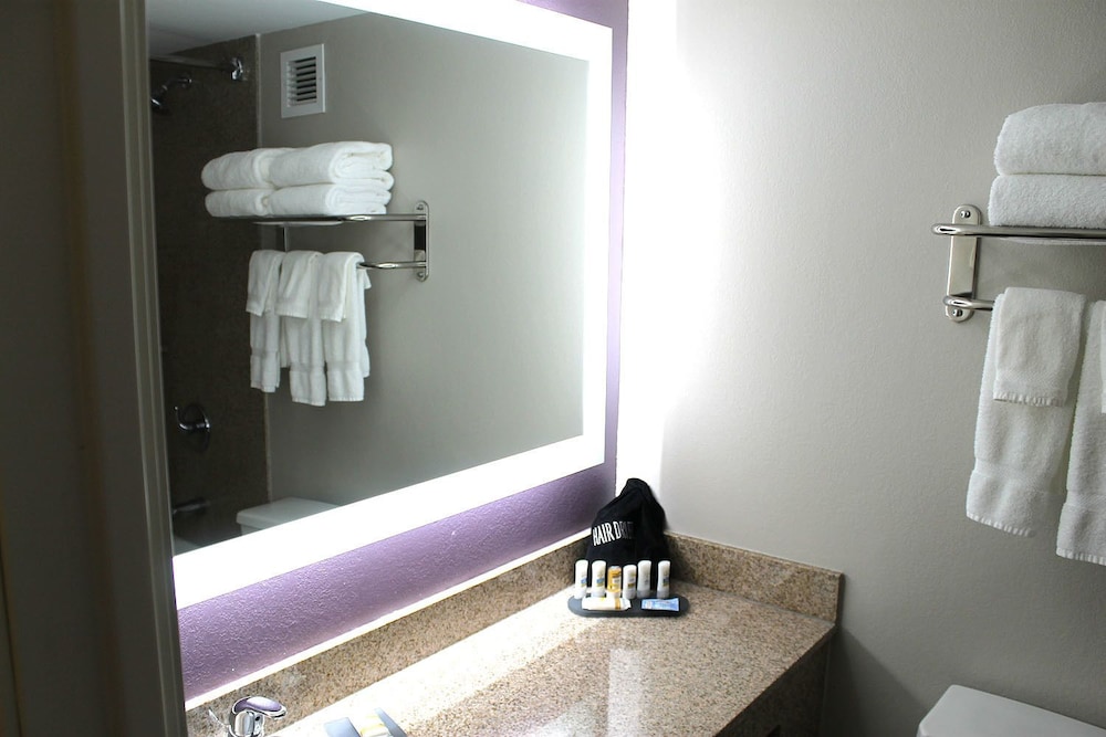 La Quinta Inn & Suites by Wyndham Lexington Park - Patuxent 30/52