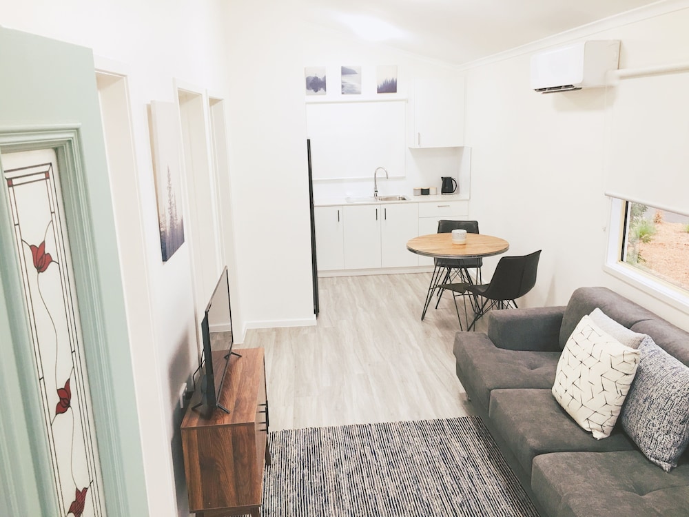 Nepean Shores Riverside Resort & Conference Centre 27/45