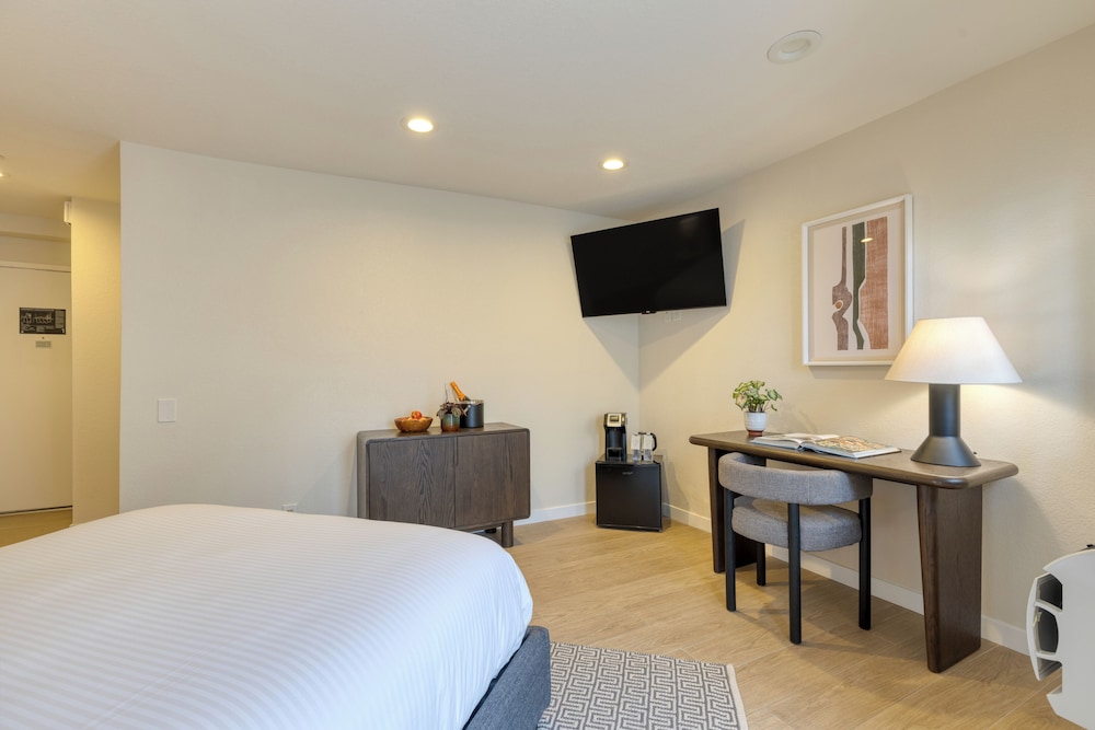 Laguna Brisas A Beach Hotel 23/50