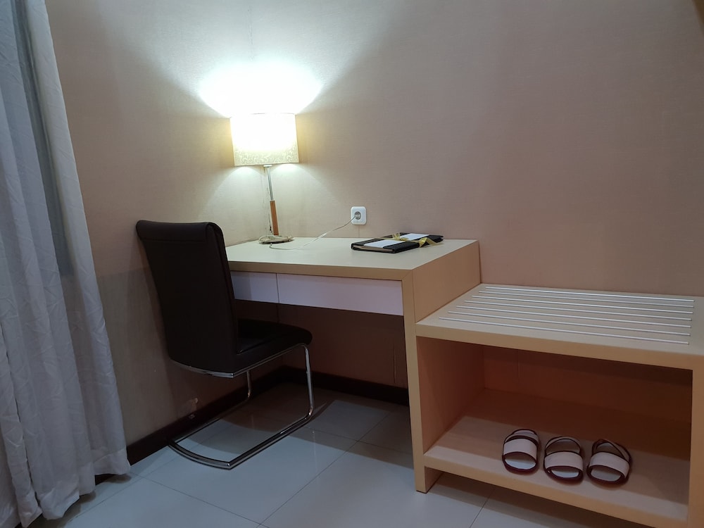 Scarlet Kebon Kawung Hotel 70/71