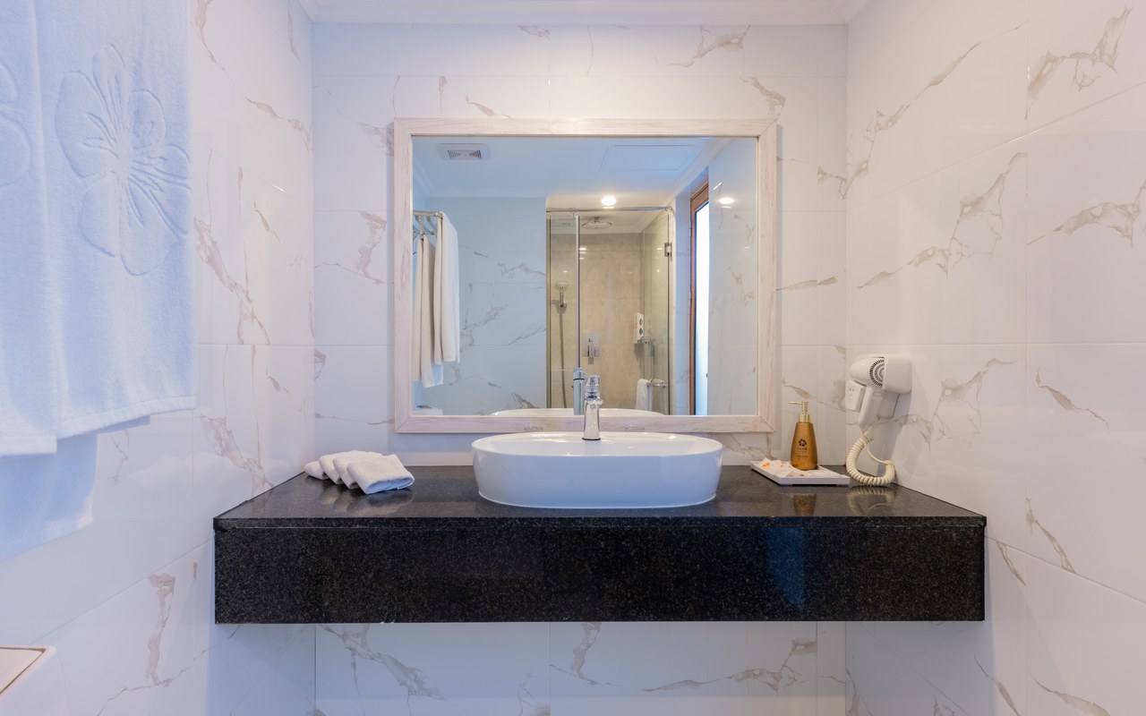 Deluxe Quadruple Room Seaview with Balcony-Transfer Included, Kaani Palm Beach 6/7