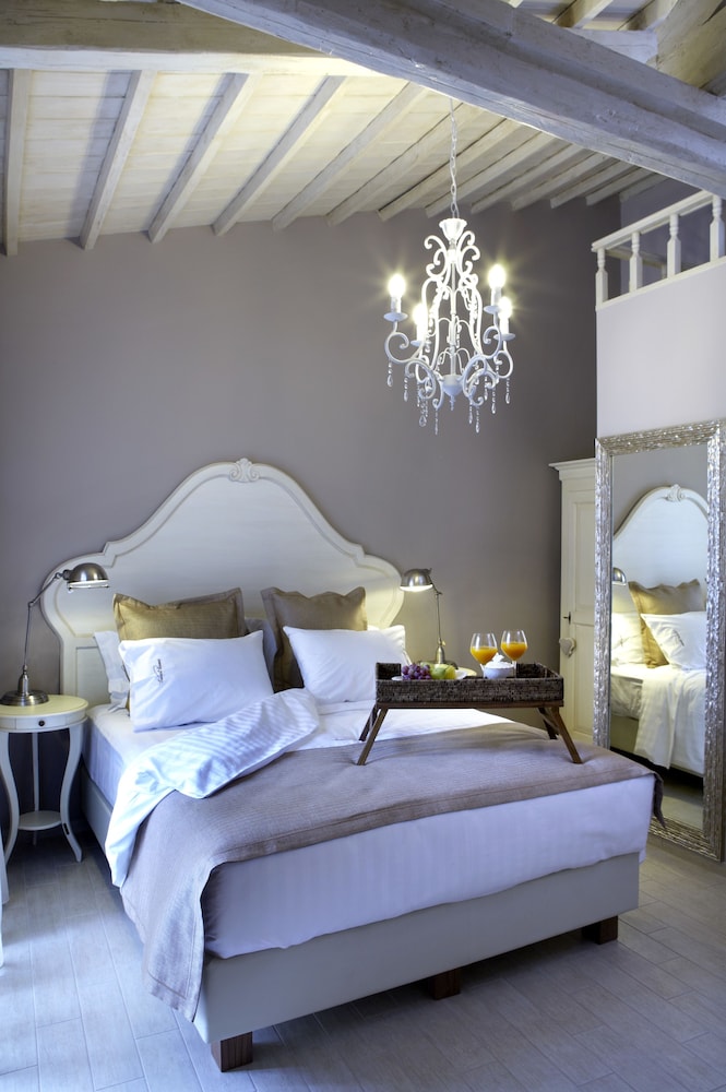 Sweet Home Hotel 35/75