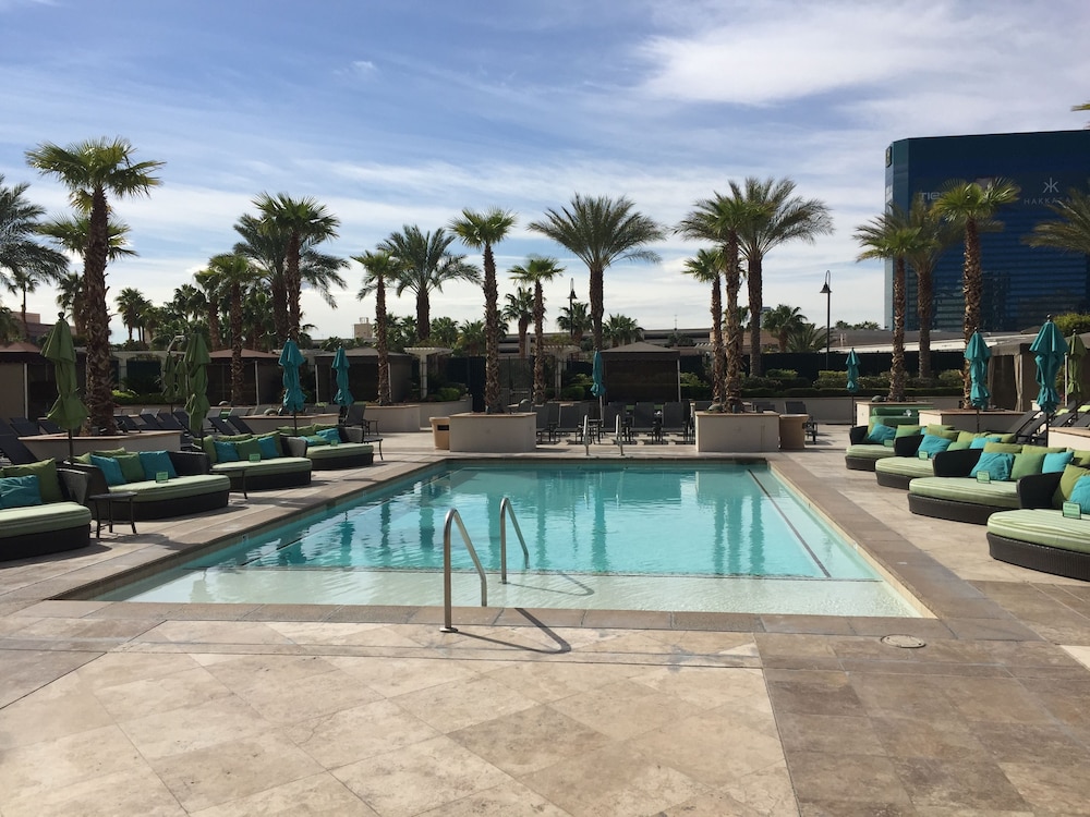 Luxury Suites International At The Signature 32/71