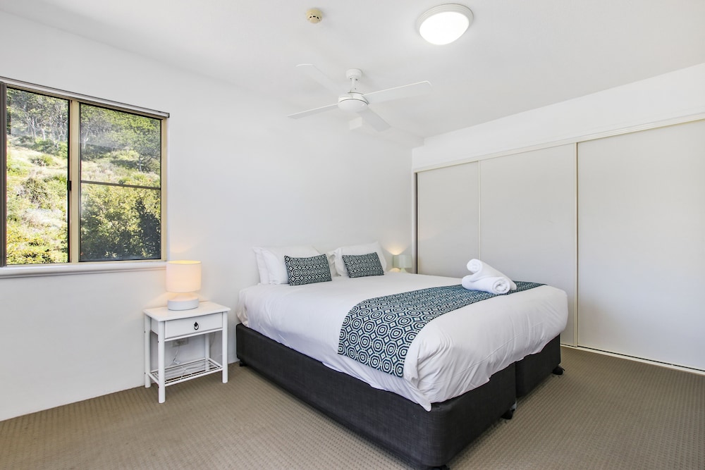 Headland Beach Resort 24/69