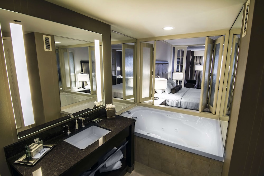 Hilton Niagara Falls/ Fallsview Hotel and Suites 27/49