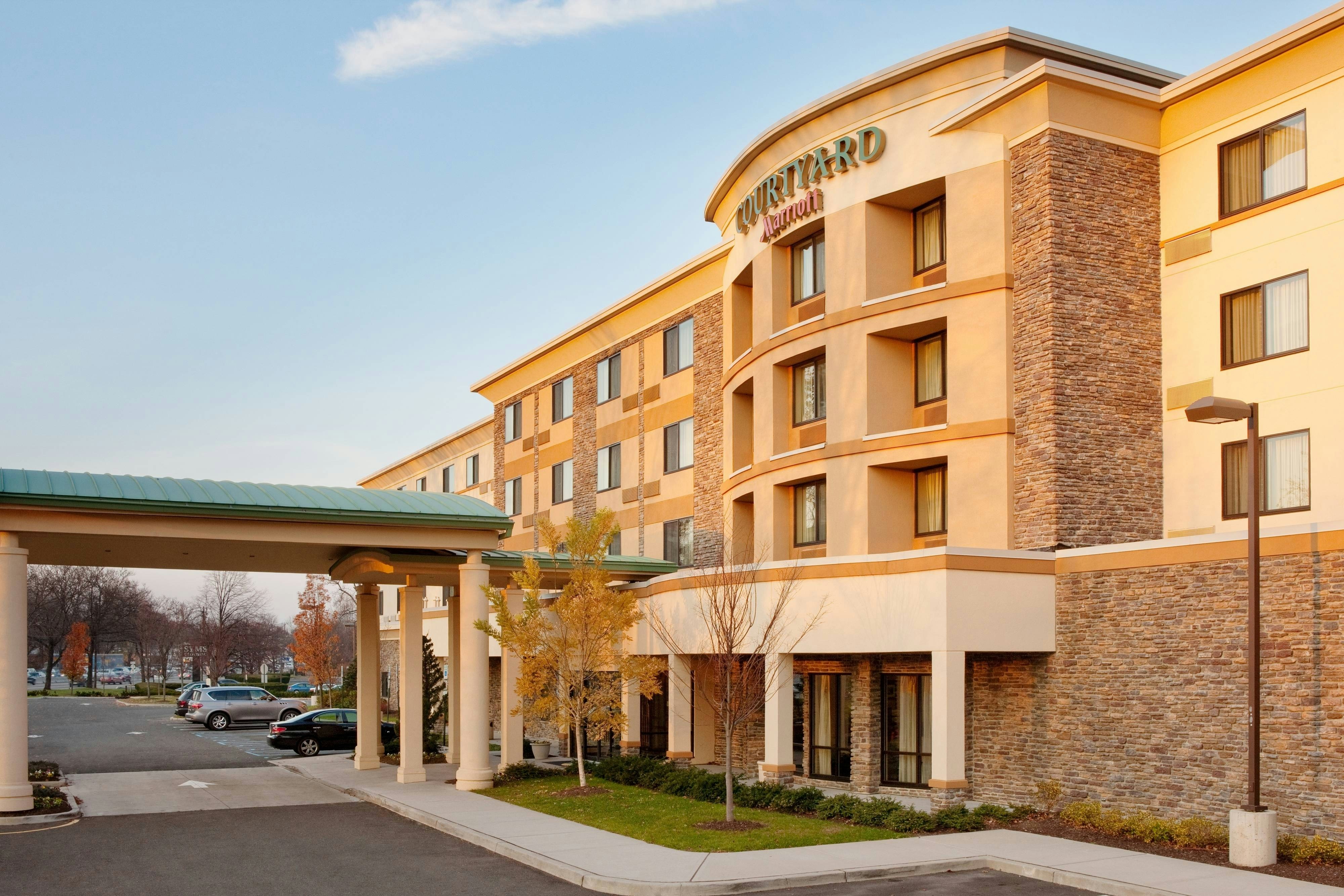 Courtyard by Marriott Paramus 2/2