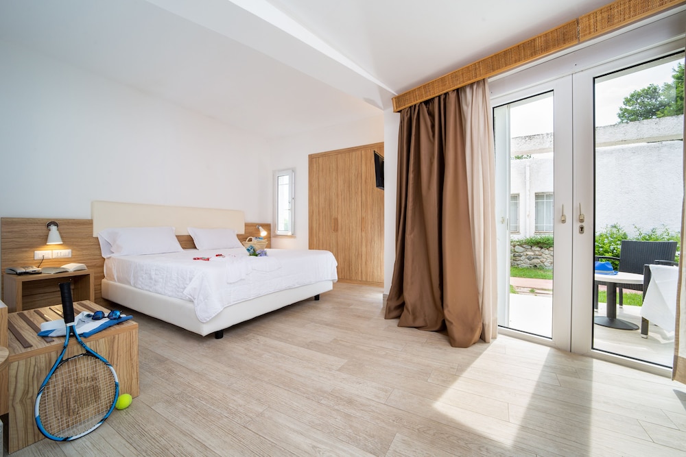 ROOM, QUADRUPLE