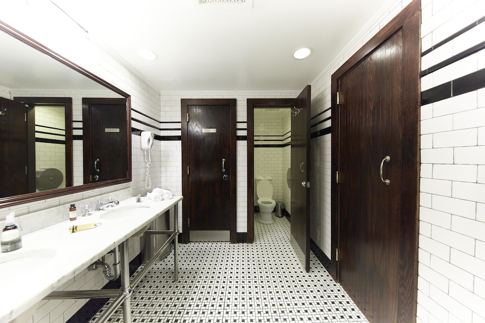 The Jane Hotel 48/51