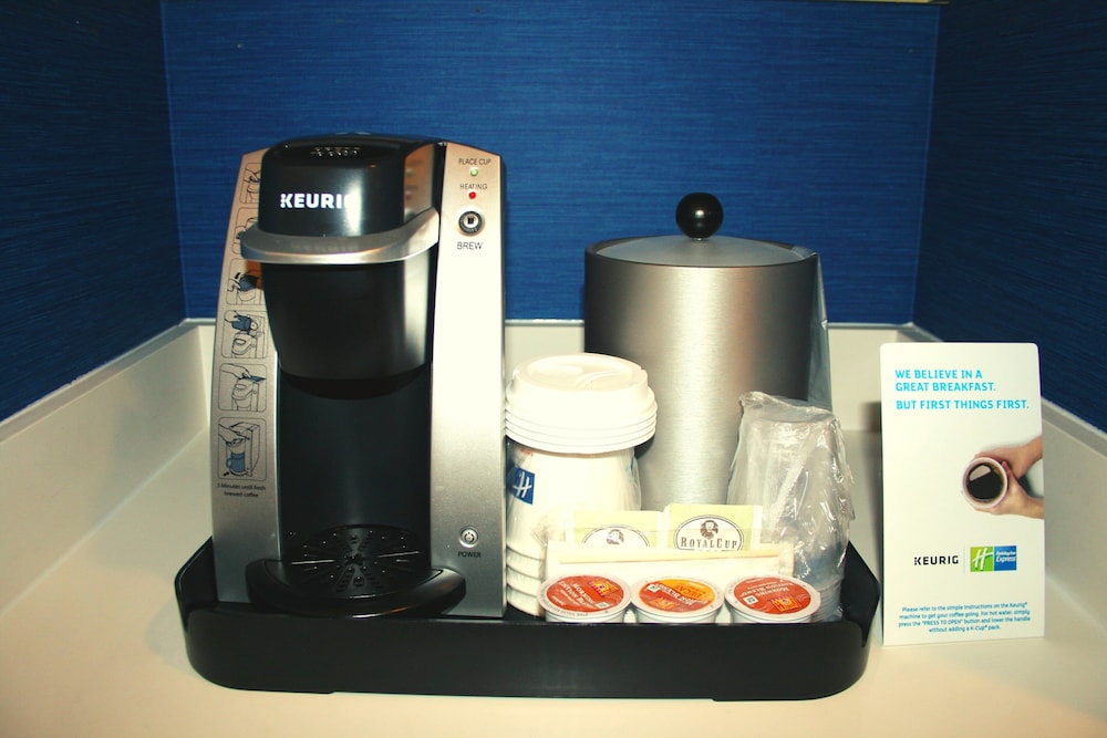 Holiday Inn Express and Suites Marina State Beach Area, an IHG Hotel 30/62