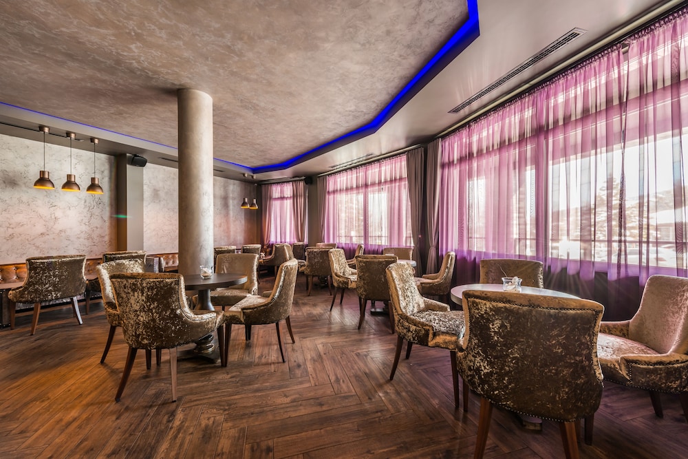 All Seasons Residence Hotel 46/68